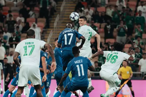 حسمها في الوقت القاتل.. رياض محرز ينقذ أهلي جدة من فخ الدحيل بدوري أبطال آسيا للنخبة